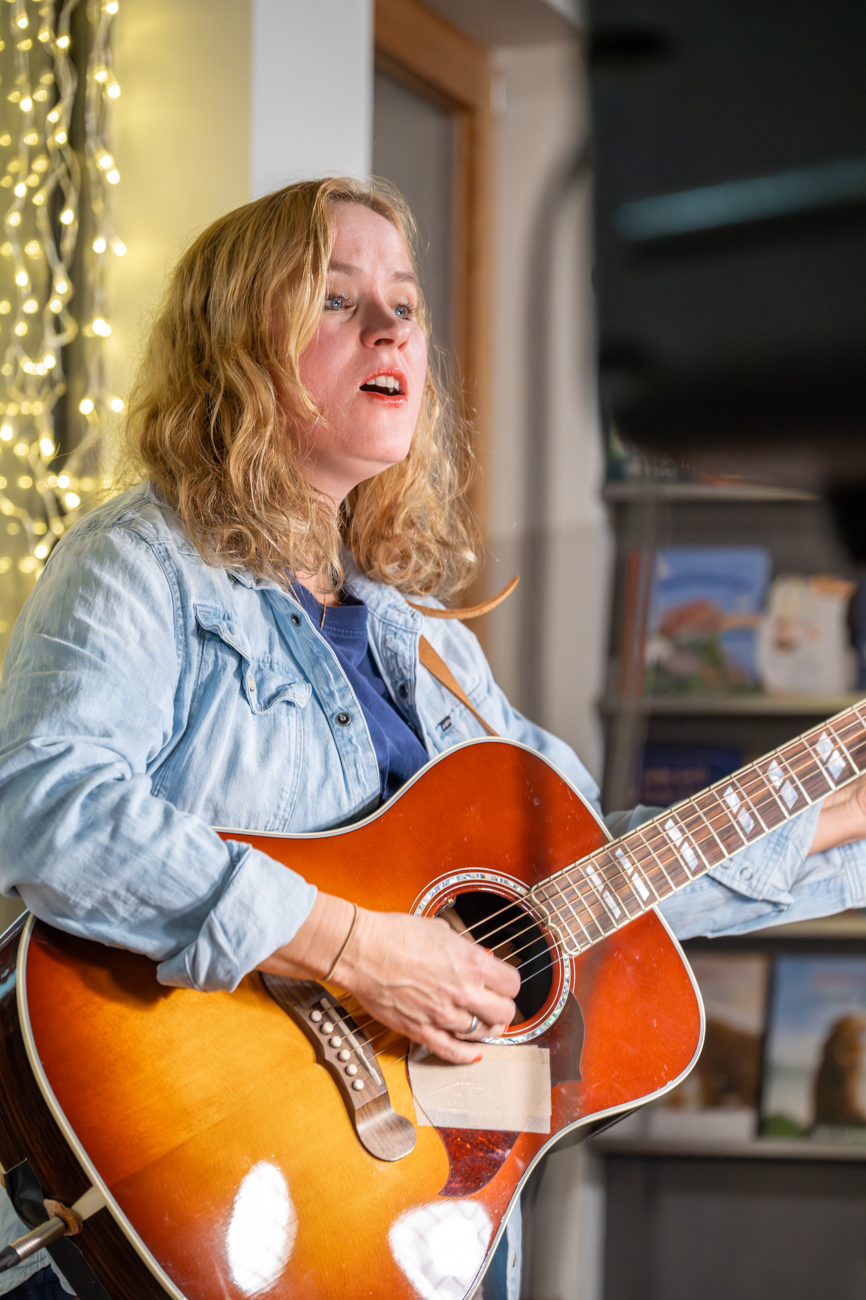  Sarah Brendel in Cafe West