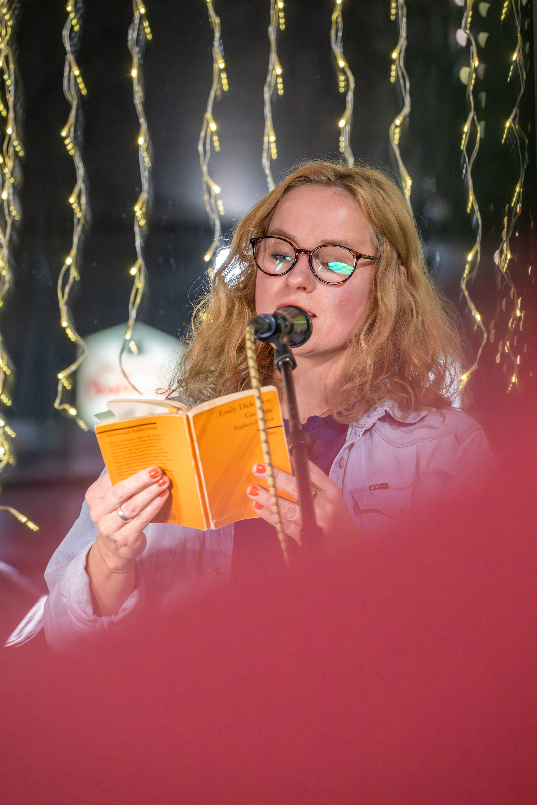  Sarah Brendel in Cafe West